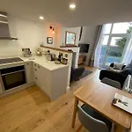 Brigstone Stable - Charming Peaceful Feriehus *